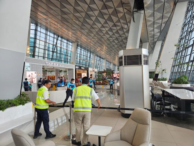 
					Cuaca Buruk di Bandara Soekarno-Hatta, Petugas Respons Cepat