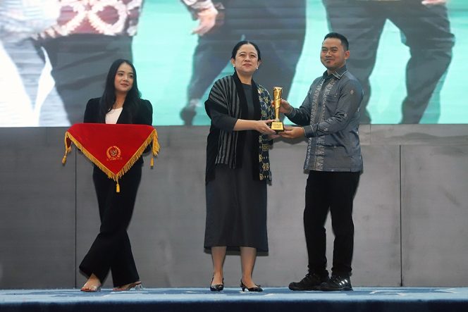 
					Terima Award dari Forum Pers DPR, Puan: Kerja Parlemen Butuh Dikawal Media