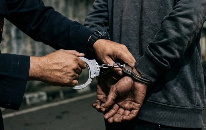 
					Polisi Tangkap Terduga Pelaku Penikaman Ketua DPD II Golkar Maluku Tenggara